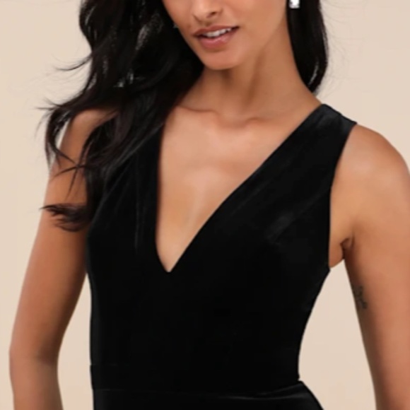 LULU's Prom Wedding Sexy Sophisticated Romantic Elegant Holiday FlowyVelvet Maxi - Picture 6 of 6